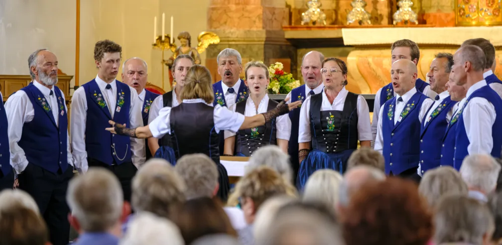 Das Jodlerchörli Geuensee und Organist Wolfgang Sieber gestalten am Sonntag, 7. Juni 2026, die Jodlermesse in der Pfarrkirche Ettiswil (LU), Schweiz, als Teil des Stimmen Festival Ettiswil. Fotograf: Markus Frömml